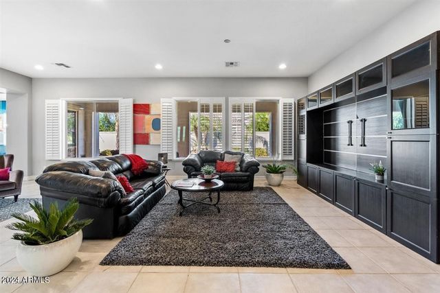 7570 W Quail Avenue, Glendale, AZ 85308