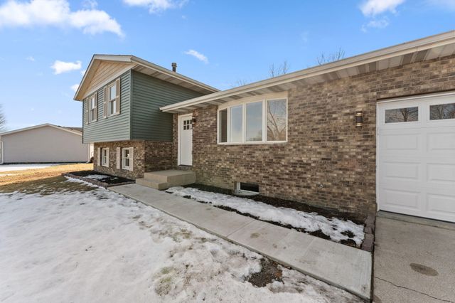 2807 W 63rd Lane, Merrillville, IN 46410