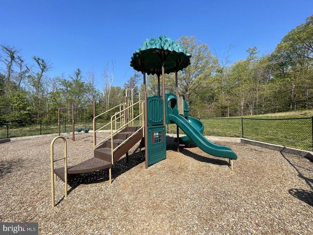706 BUNKER LN, Fredericksburg, VA 22405