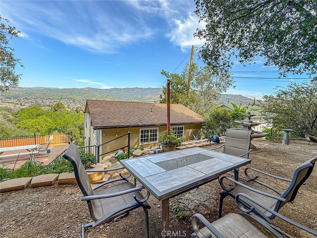 Image 2 of property listing at 1059 Alta Vista, Simi Valley, CA 93063