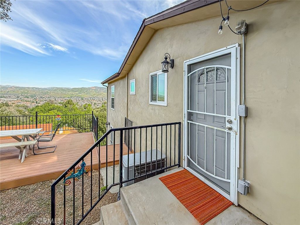 Image 3 of property listing at 1059 Alta Vista, Simi Valley, CA 93063