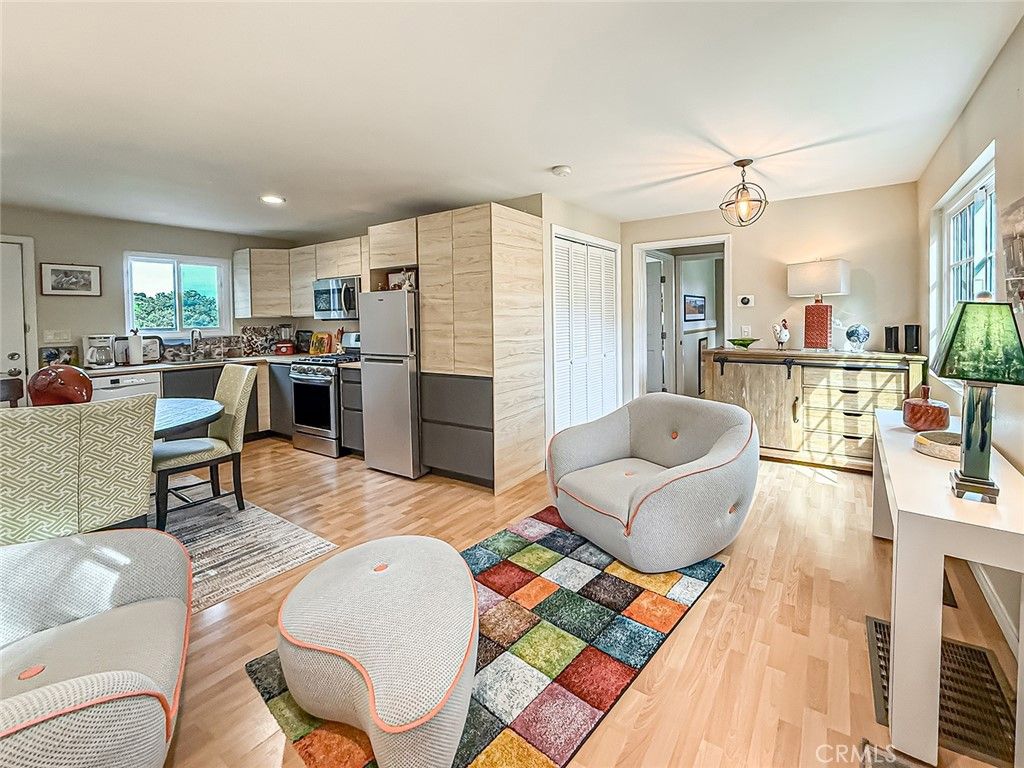 Image 4 of property listing at 1059 Alta Vista, Simi Valley, CA 93063