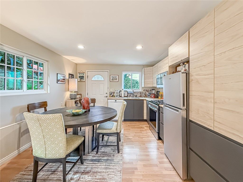 Image 6 of property listing at 1059 Alta Vista, Simi Valley, CA 93063