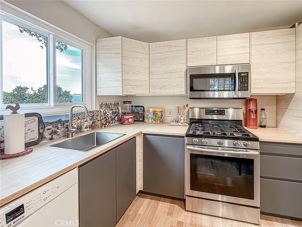 Image 8 of property listing at 1059 Alta Vista, Simi Valley, CA 93063