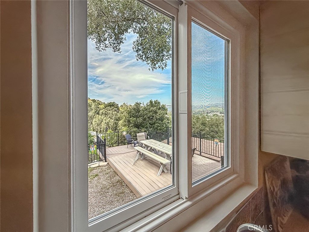 Image 9 of property listing at 1059 Alta Vista, Simi Valley, CA 93063