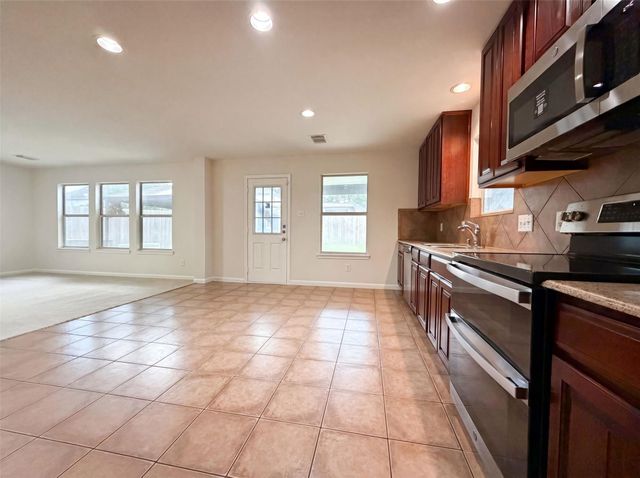2646 Skyview Trace Court, Houston, TX 77047