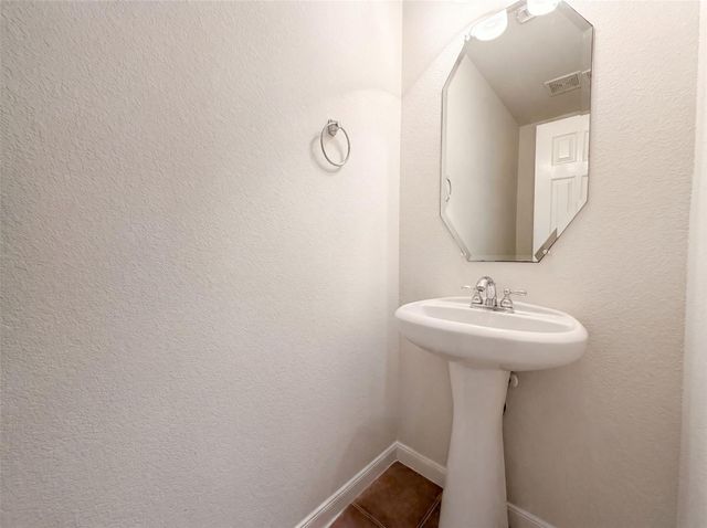2646 Skyview Trace Court, Houston, TX 77047