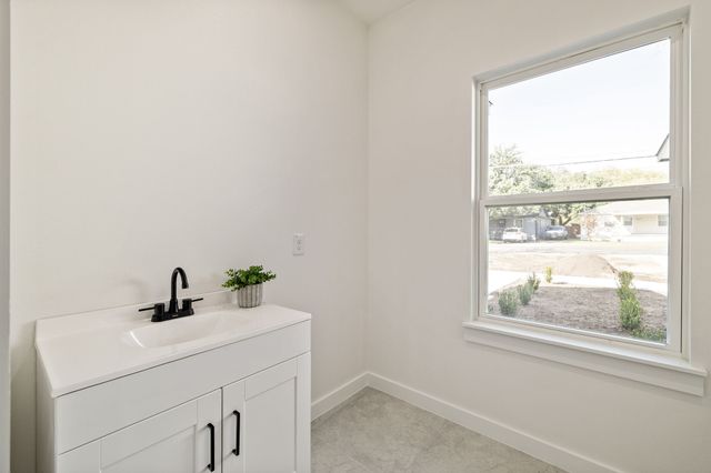 714 W Gross Street, Mesquite, TX 75149