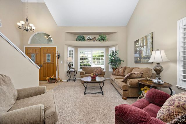 7421 Feather River Drive, Bakersfield, CA 93308