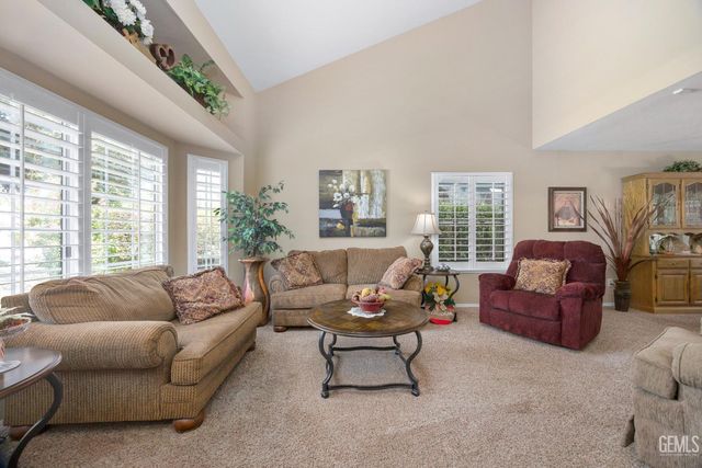 7421 Feather River Drive, Bakersfield, CA 93308