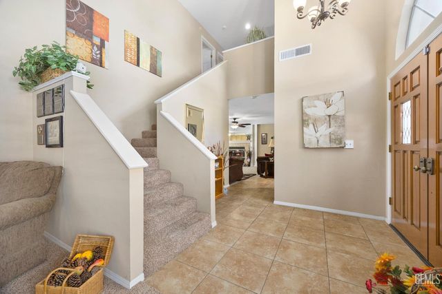 7421 Feather River Drive, Bakersfield, CA 93308