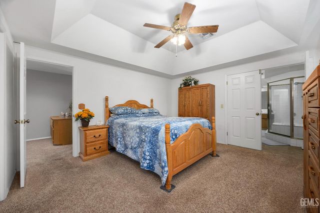 7421 Feather River Drive, Bakersfield, CA 93308