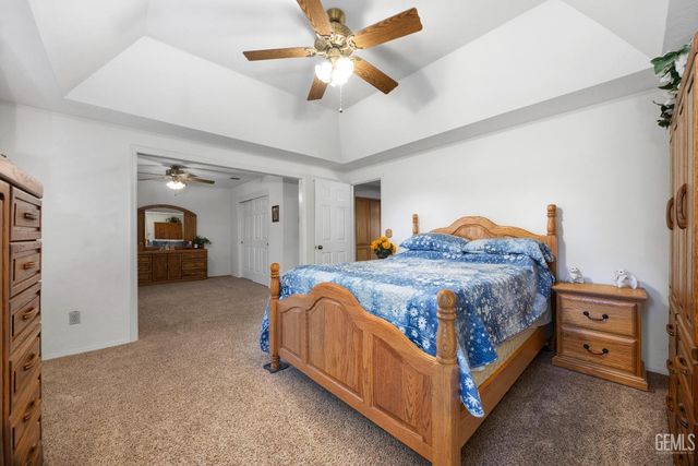 7421 Feather River Drive, Bakersfield, CA 93308