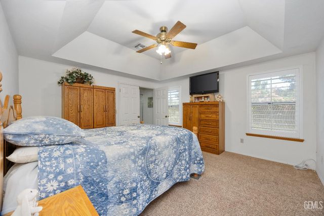 7421 Feather River Drive, Bakersfield, CA 93308