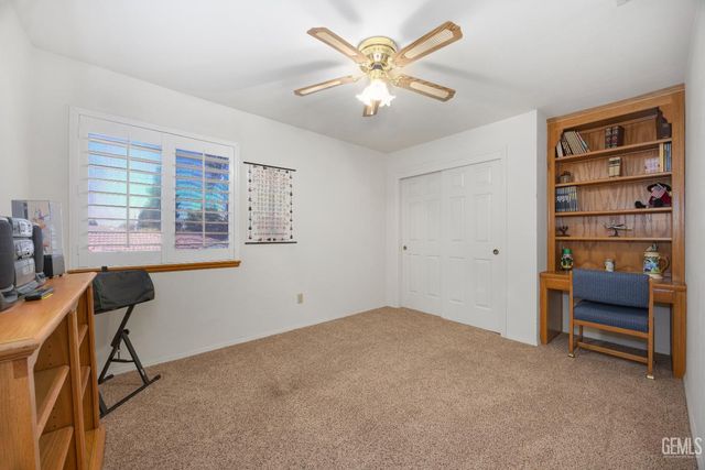 7421 Feather River Drive, Bakersfield, CA 93308