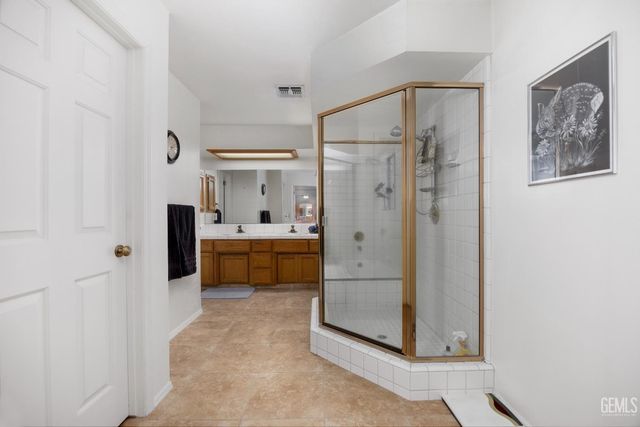 7421 Feather River Drive, Bakersfield, CA 93308