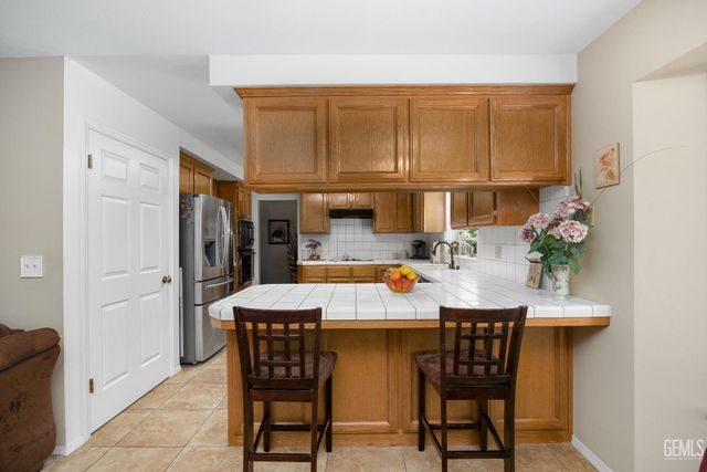 7421 Feather River Drive, Bakersfield, CA 93308