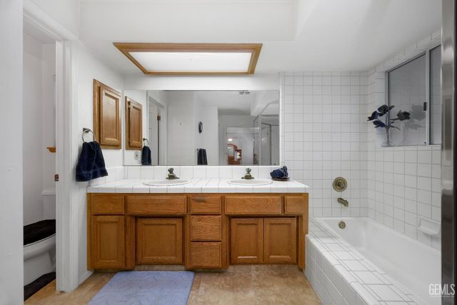 7421 Feather River Drive, Bakersfield, CA 93308