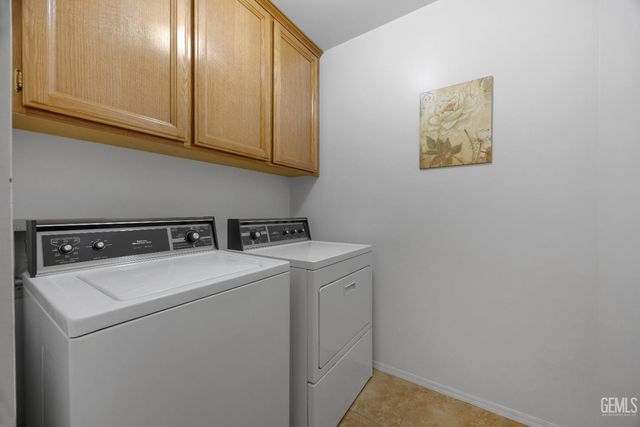 7421 Feather River Drive, Bakersfield, CA 93308