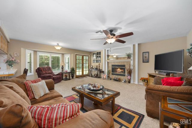 7421 Feather River Drive, Bakersfield, CA 93308