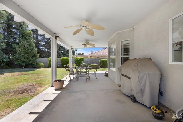 7421 Feather River Drive, Bakersfield, CA 93308