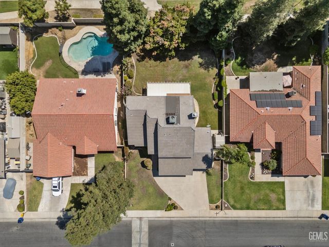7421 Feather River Drive, Bakersfield, CA 93308