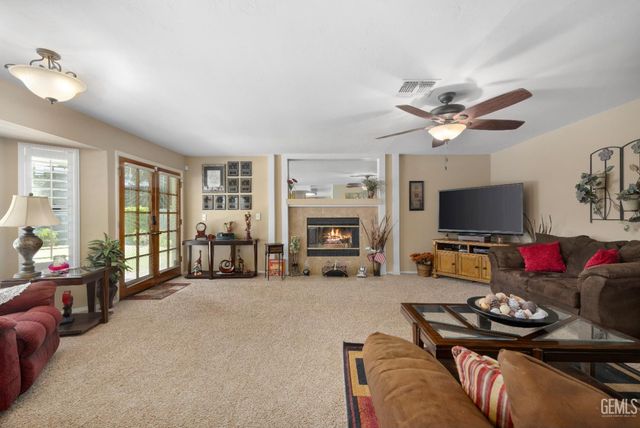 7421 Feather River Drive, Bakersfield, CA 93308