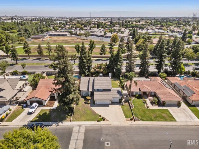 7421 Feather River Drive, Bakersfield, CA 93308