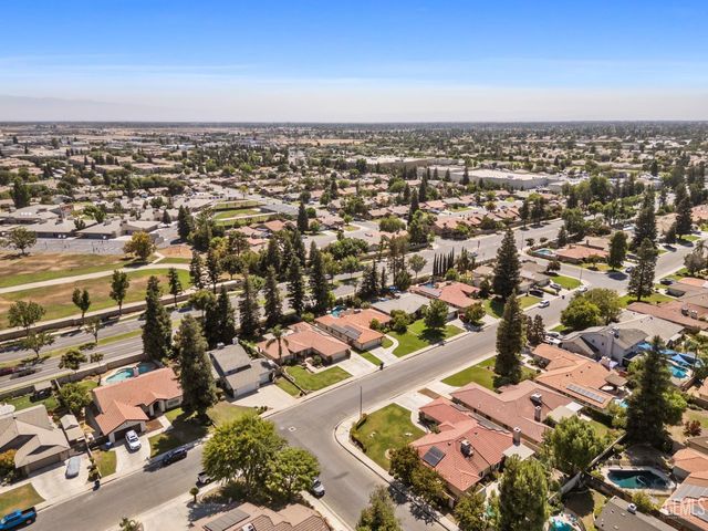7421 Feather River Drive, Bakersfield, CA 93308