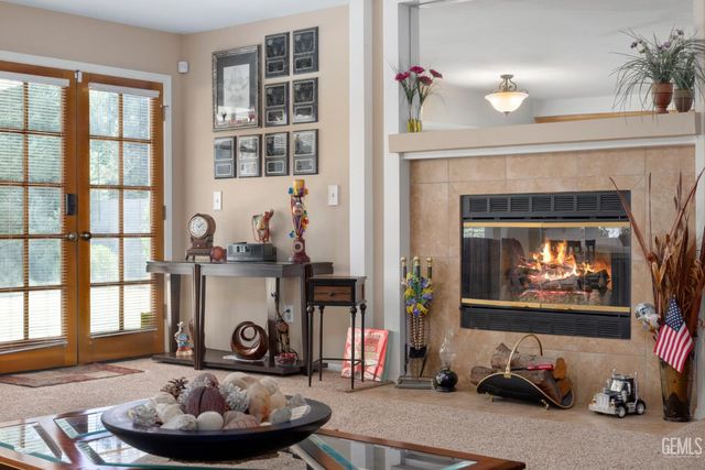 7421 Feather River Drive, Bakersfield, CA 93308