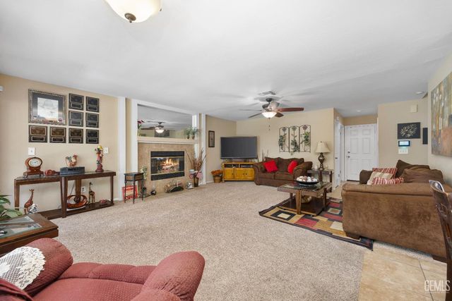 7421 Feather River Drive, Bakersfield, CA 93308