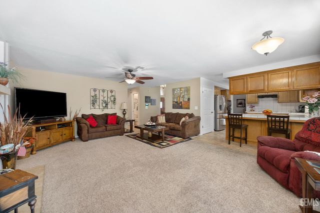 7421 Feather River Drive, Bakersfield, CA 93308