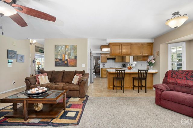 7421 Feather River Drive, Bakersfield, CA 93308