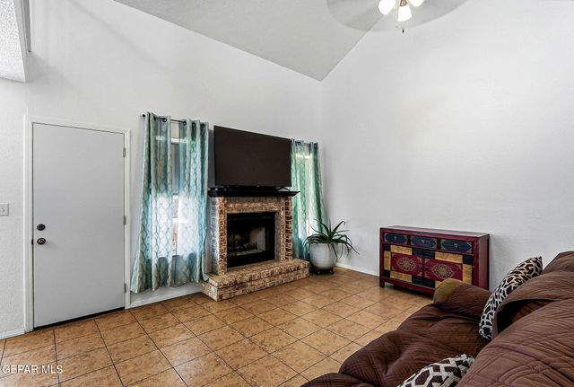 390 BRILL Circle, Horizon City, TX 79928