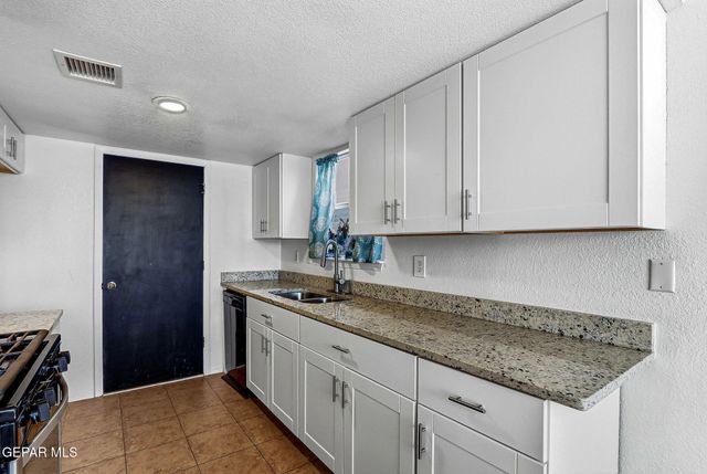 390 BRILL Circle, Horizon City, TX 79928