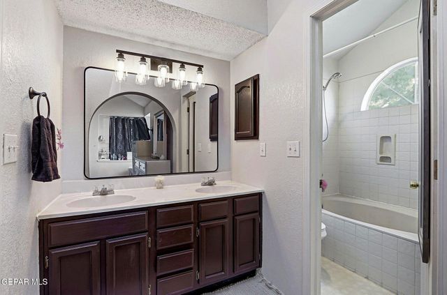 390 BRILL Circle, Horizon City, TX 79928