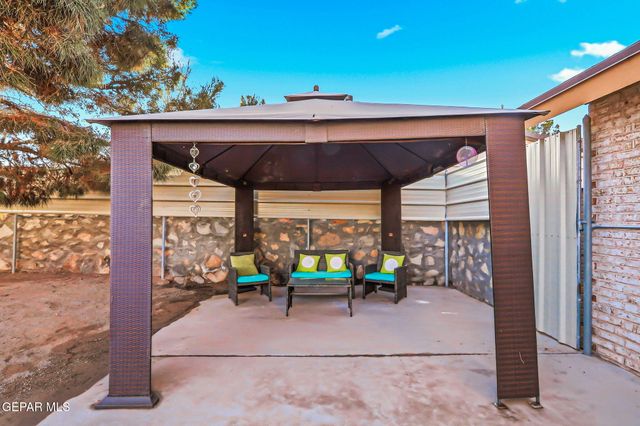 390 BRILL Circle, Horizon City, TX 79928