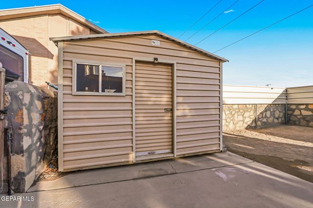 390 BRILL Circle, Horizon City, TX 79928