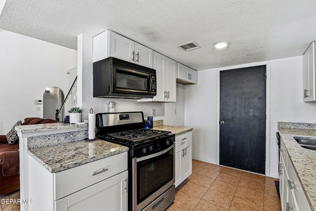 390 BRILL Circle, Horizon City, TX 79928