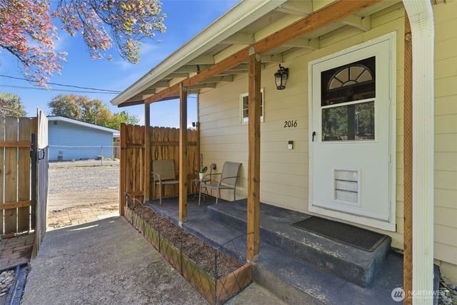 2016 42nd Avenue, Longview, WA 98632