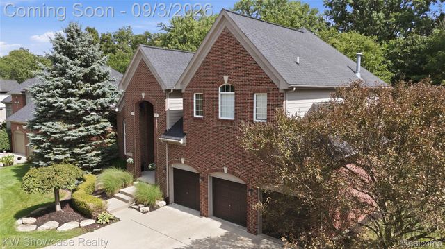 31132 LAGOON Drive, Novi, MI 48377