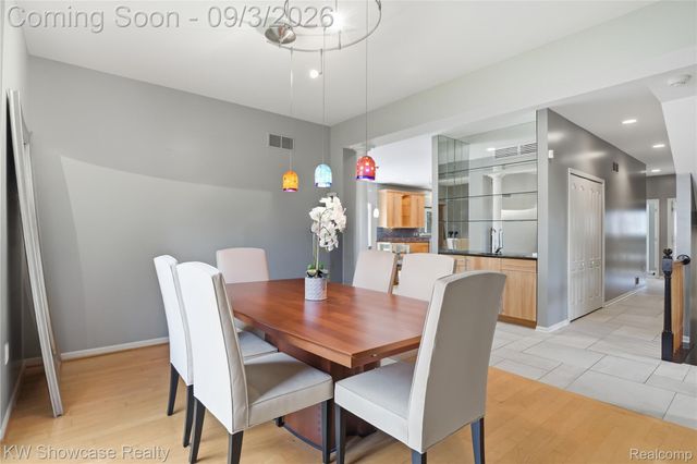 31132 LAGOON Drive, Novi, MI 48377