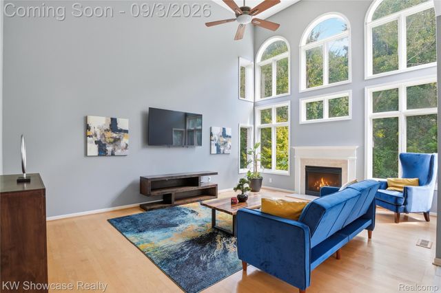 31132 LAGOON Drive, Novi, MI 48377