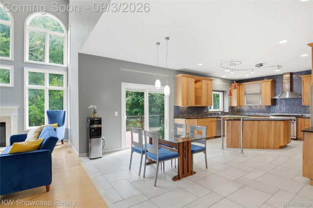 31132 LAGOON Drive, Novi, MI 48377