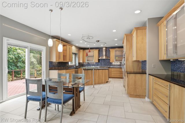31132 LAGOON Drive, Novi, MI 48377
