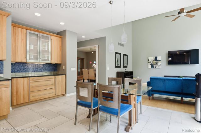 31132 LAGOON Drive, Novi, MI 48377