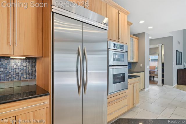 31132 LAGOON Drive, Novi, MI 48377