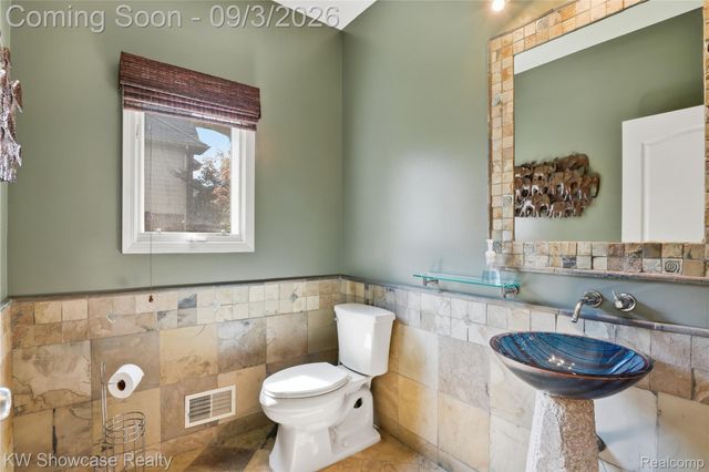 31132 LAGOON Drive, Novi, MI 48377