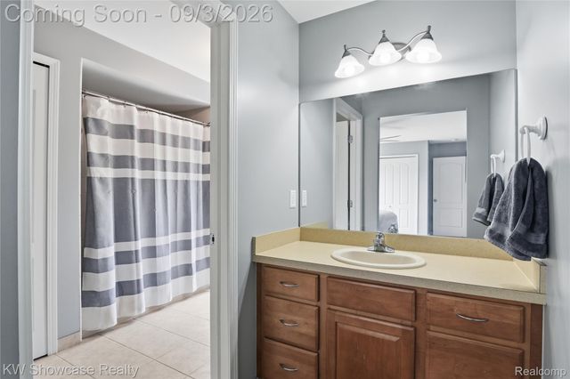 31132 LAGOON Drive, Novi, MI 48377