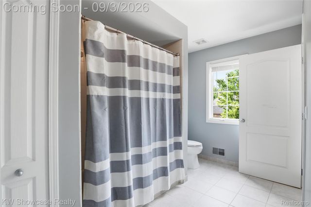 31132 LAGOON Drive, Novi, MI 48377